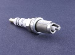 VW 2.5L 5 cylinder Bosch Spark Plug for 101905601F